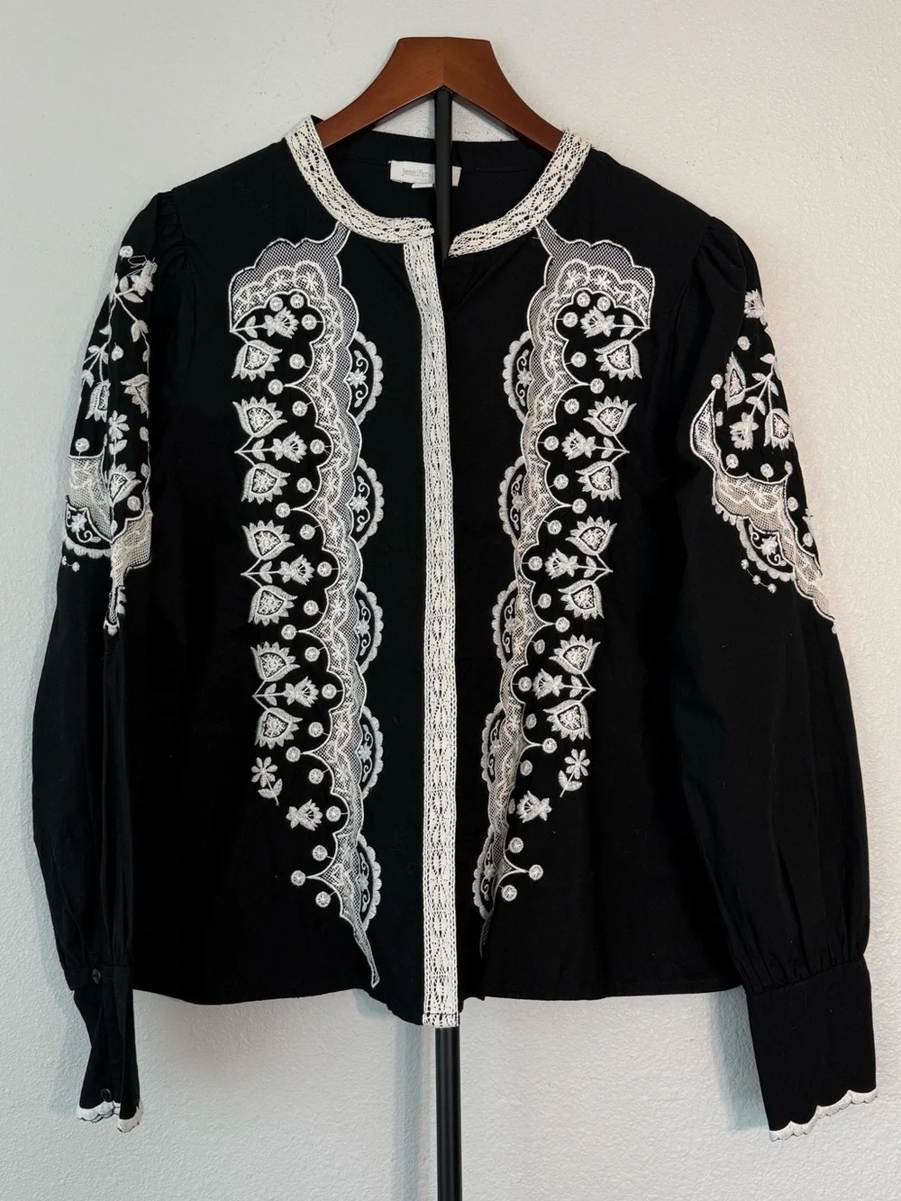 Anthropologie Jennifer Grace Embroidered Button-Down Blouse Black White Floral M